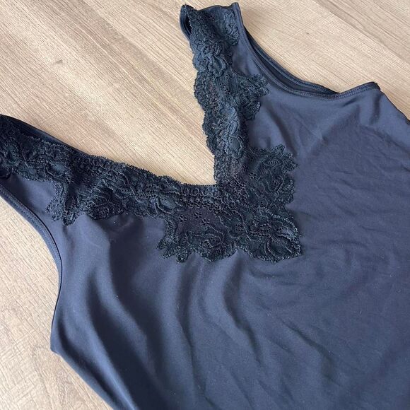 Jones-new-york Women's Black V Neck Tank with Lace Detail Medium - Picture 2 of 4